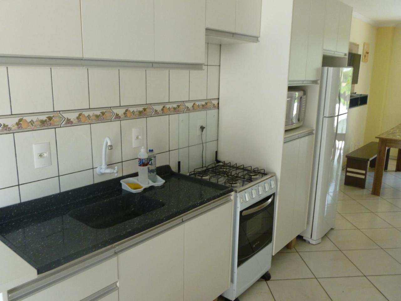 Apartamento 12 - Bombinhas - 200 Metros Da Praia Dış mekan fotoğraf
